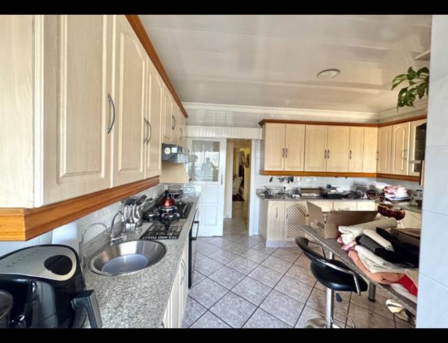 4 BEDROOM HOUSE FOR SALE IN WINCHESTER HILLS